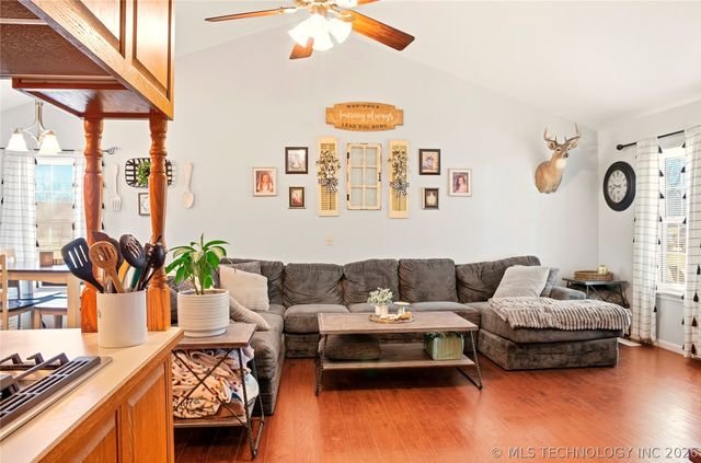 1627 S Locust Avenue, Westville, OK 74965