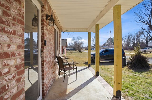 1627 S Locust Avenue, Westville, OK 74965