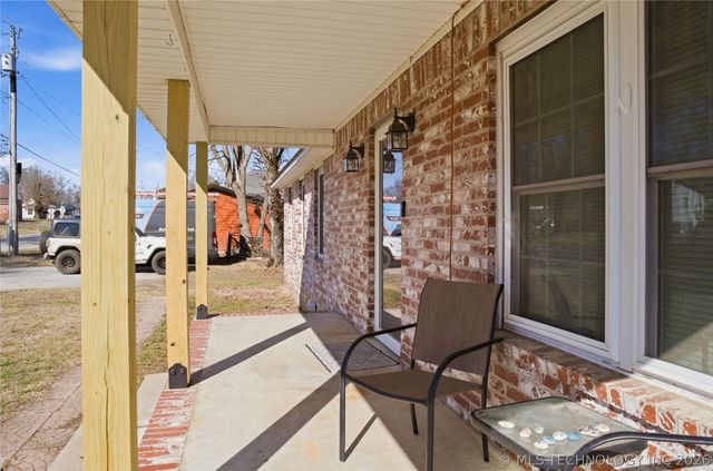 1627 S Locust Avenue, Westville, OK 74965