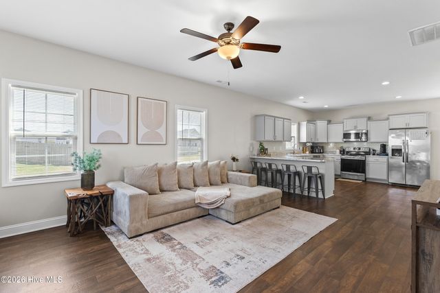 304 Maidstone Drive, Richlands, NC 28574