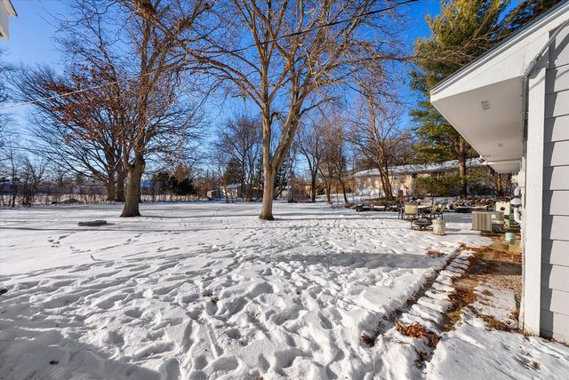 9257 S 94th STREET, Franklin, WI 53132