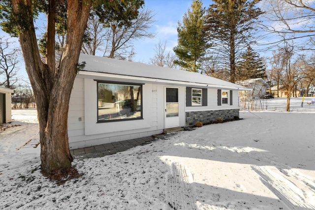 9257 S 94th STREET, Franklin, WI 53132