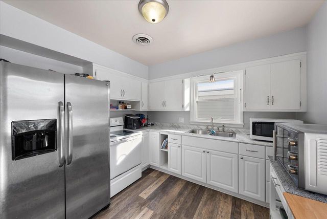 9257 S 94th STREET, Franklin, WI 53132