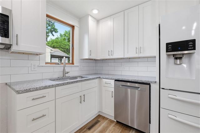 301 Allcutt Avenue, Bonner Springs, KS 66012