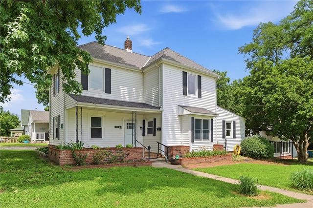 301 Allcutt Avenue, Bonner Springs, KS 66012