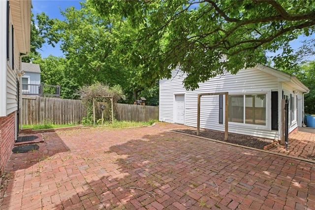 301 Allcutt Avenue, Bonner Springs, KS 66012
