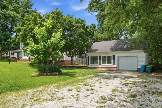 301 Allcutt Avenue, Bonner Springs, KS 66012