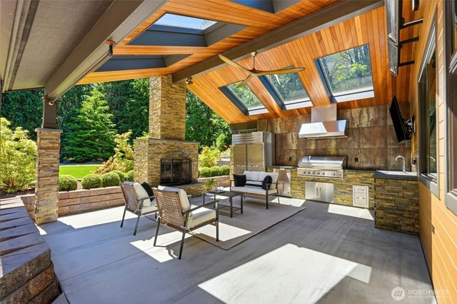 6420 282nd Avenue SE, Issaquah, WA 98027