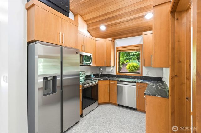 6420 282nd Avenue SE, Issaquah, WA 98027