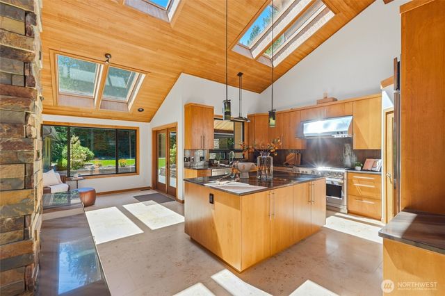 6420 282nd Avenue SE, Issaquah, WA 98027