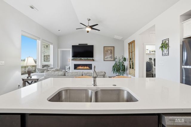 5920 W Hamm Ln, Eagle, ID 83616