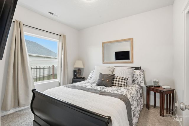 5920 W Hamm Ln, Eagle, ID 83616