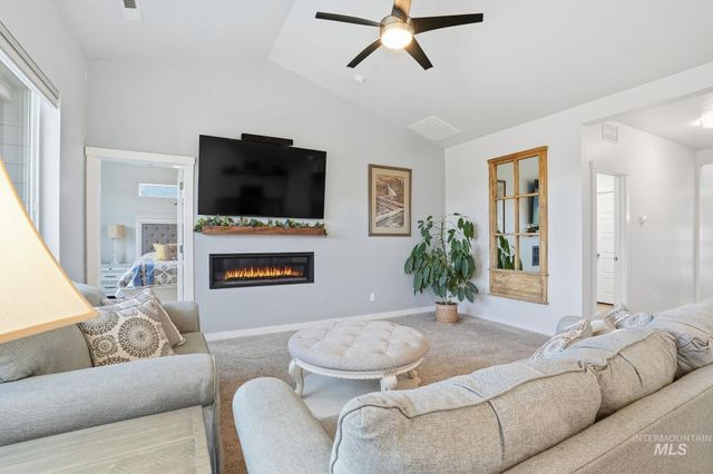 5920 W Hamm Ln, Eagle, ID 83616