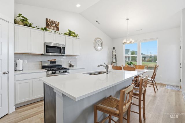 5920 W Hamm Ln, Eagle, ID 83616