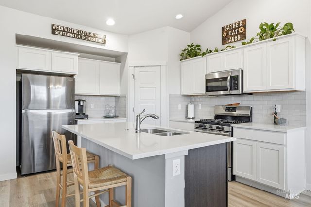 5920 W Hamm Ln, Eagle, ID 83616