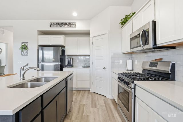 5920 W Hamm Ln, Eagle, ID 83616