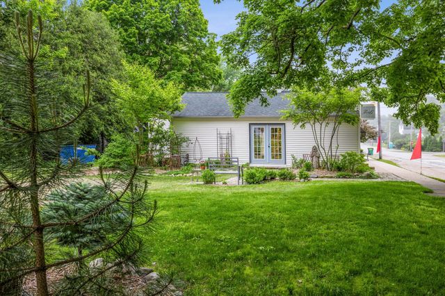 14913 Lakeside Road, Lakeside, MI 49116