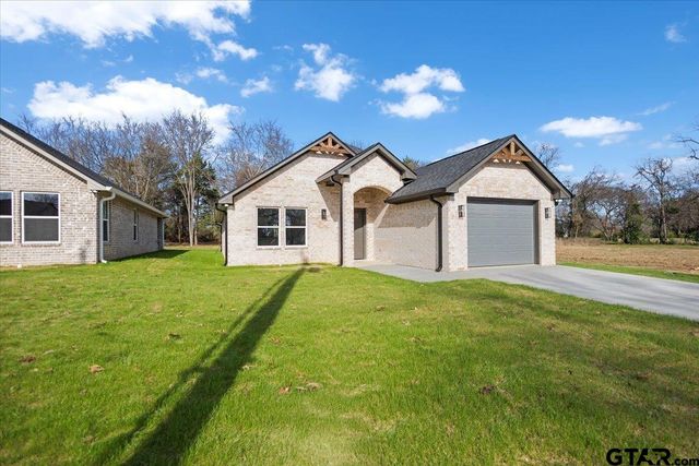 427 W. Harmony St., Tyler, TX 75702