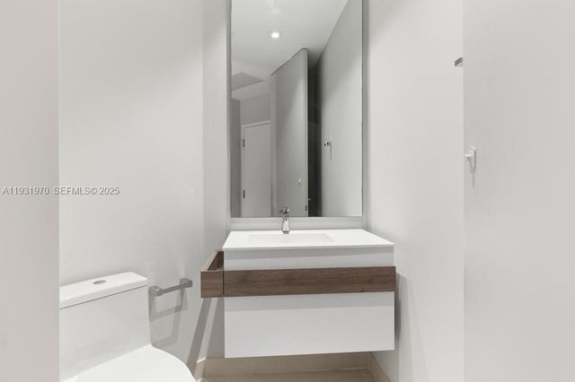 1010 SW 2nd Ave PH03, Miami, FL 33130