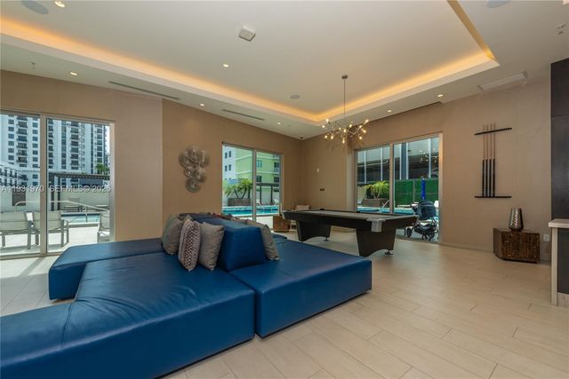 1010 SW 2nd Ave PH03, Miami, FL 33130