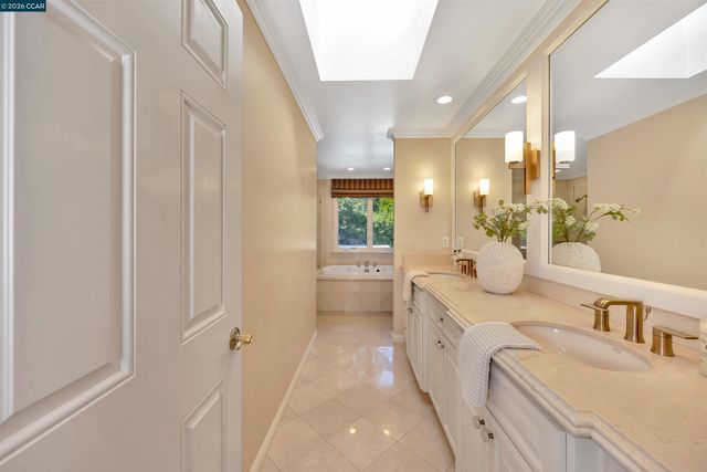 75 Corte Yolanda, Moraga, CA 94556