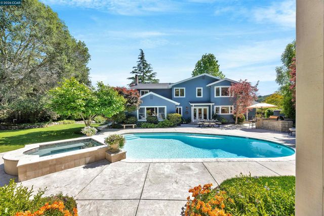 75 Corte Yolanda, Moraga, CA 94556