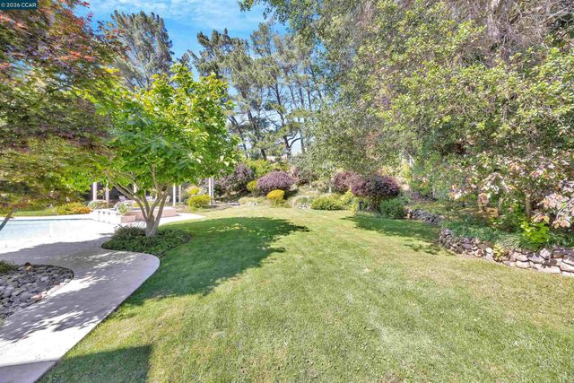 75 Corte Yolanda, Moraga, CA 94556