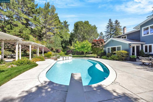 75 Corte Yolanda, Moraga, CA 94556