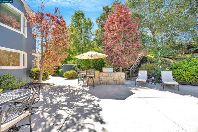 75 Corte Yolanda, Moraga, CA 94556