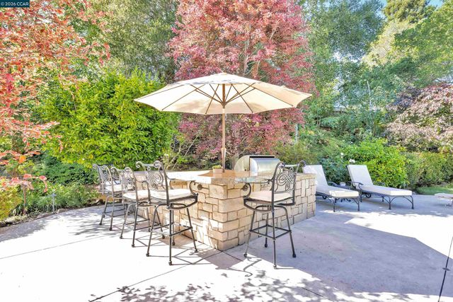 75 Corte Yolanda, Moraga, CA 94556