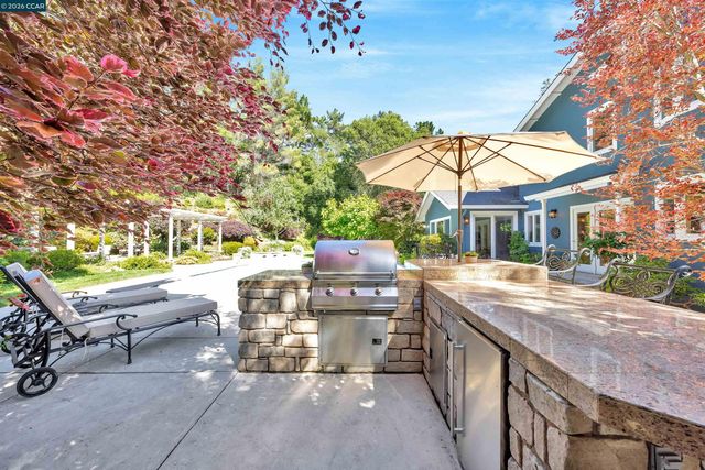 75 Corte Yolanda, Moraga, CA 94556