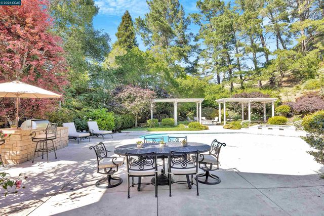 75 Corte Yolanda, Moraga, CA 94556