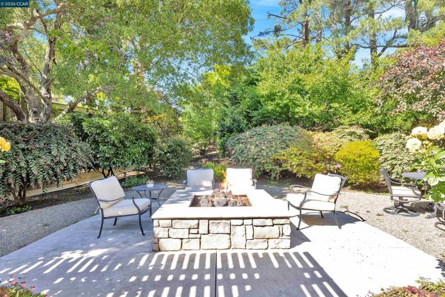 75 Corte Yolanda, Moraga, CA 94556