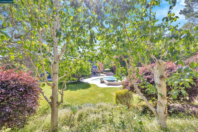 75 Corte Yolanda, Moraga, CA 94556