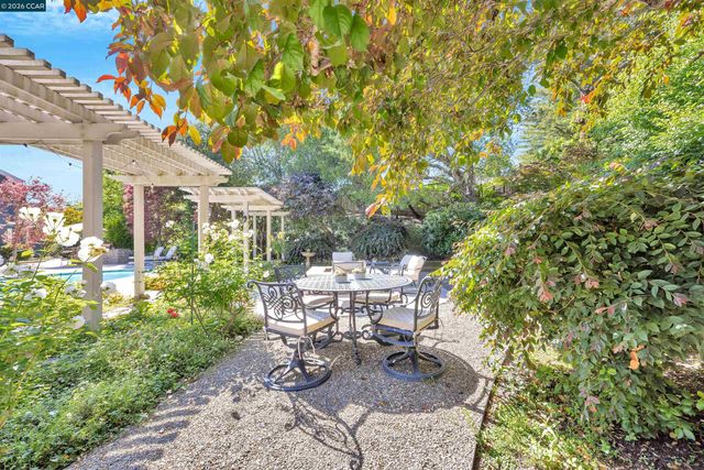 75 Corte Yolanda, Moraga, CA 94556