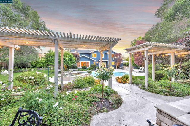 75 Corte Yolanda, Moraga, CA 94556