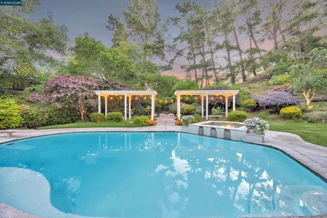 75 Corte Yolanda, Moraga, CA 94556