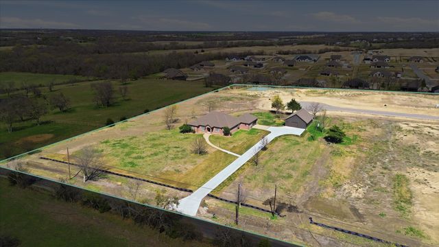 867 Durning Road, Van Alstyne, TX 75495