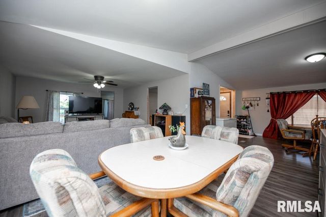 113 LAKEPOINT Drive, Metamora, IL 61548