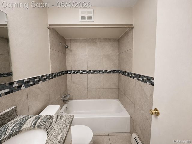 1880 Axtell Drive 2, Troy, MI 48084