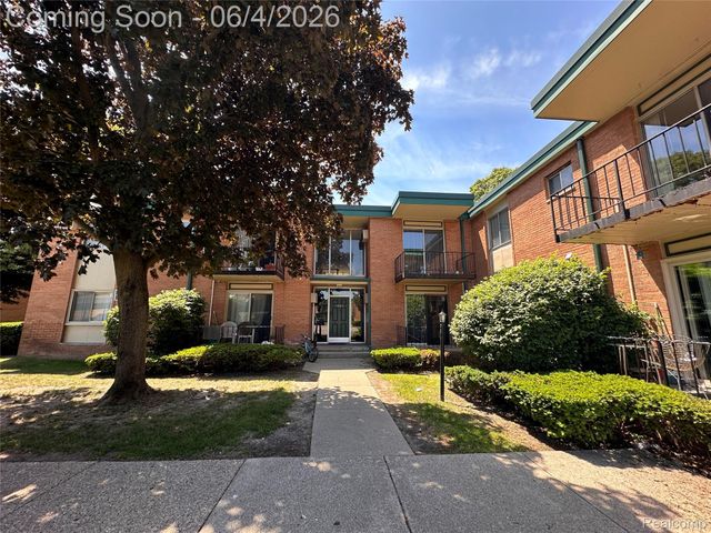 1880 Axtell Drive 2, Troy, MI 48084