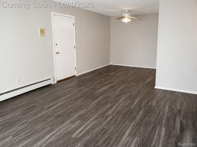 1880 Axtell Drive 2, Troy, MI 48084