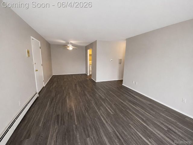 1880 Axtell Drive 2, Troy, MI 48084