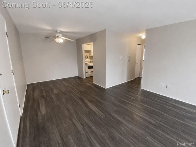 1880 Axtell Drive 2, Troy, MI 48084