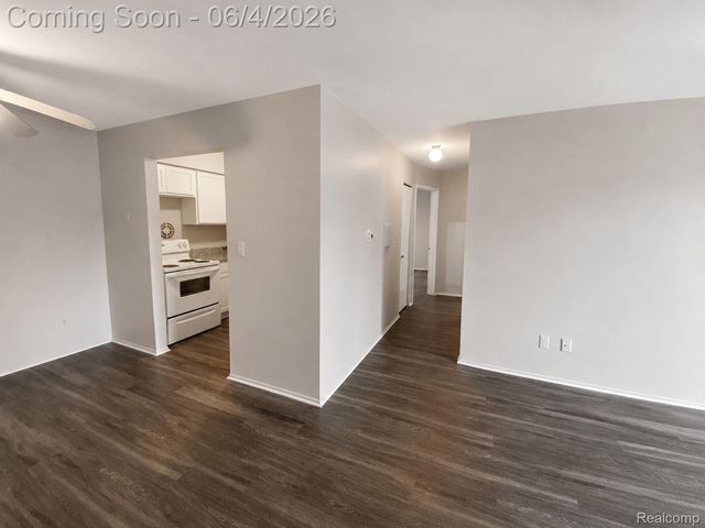 1880 Axtell Drive 2, Troy, MI 48084