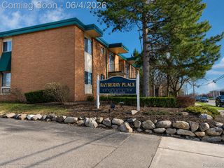 1880 Axtell Drive 2, Troy, MI 48084
