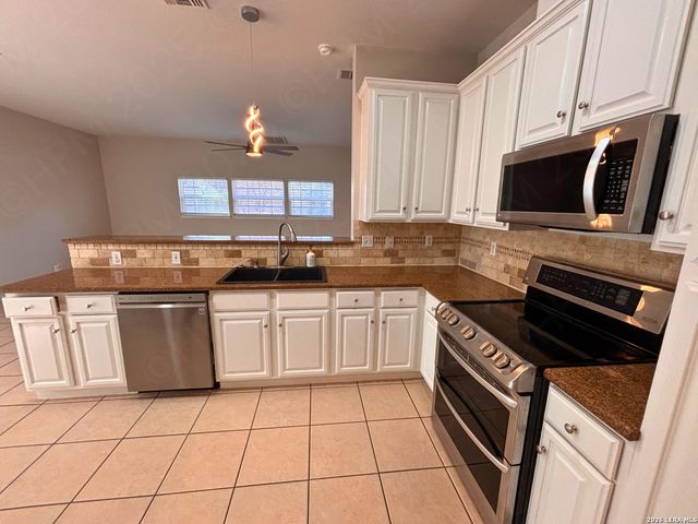 18035 Green Knoll, San Antonio, TX 78258