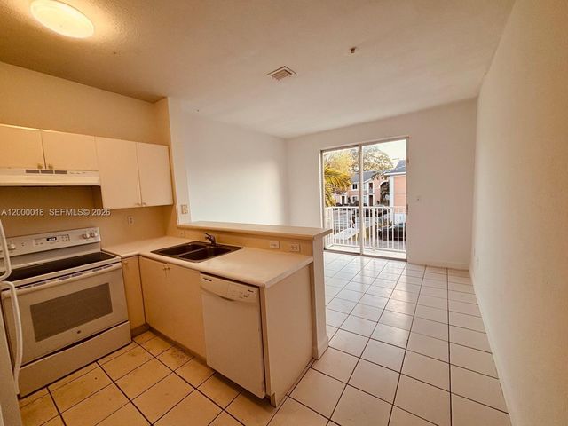 7080 NW 177th St 201-13, Hialeah, FL 33015