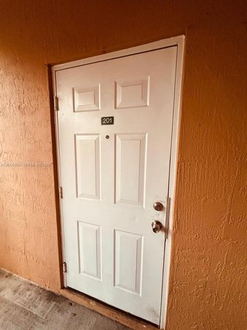 7080 NW 177th St 201-13, Hialeah, FL 33015