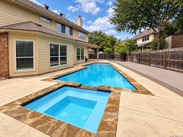 9207 Putnam Dr, Helotes, TX 78023